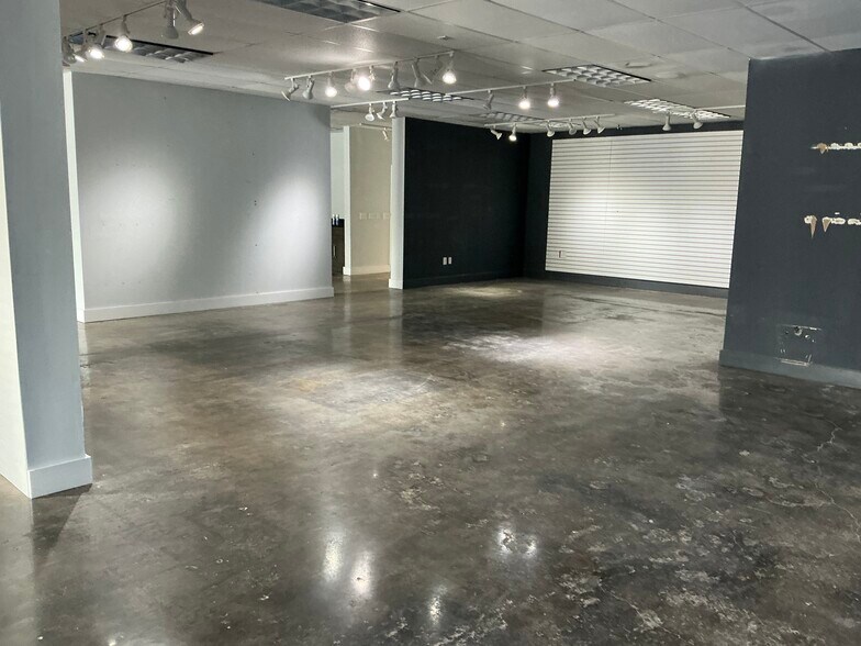More Photos Of 3421 W Kennedy Blvd, Tampa Freestanding For Sale