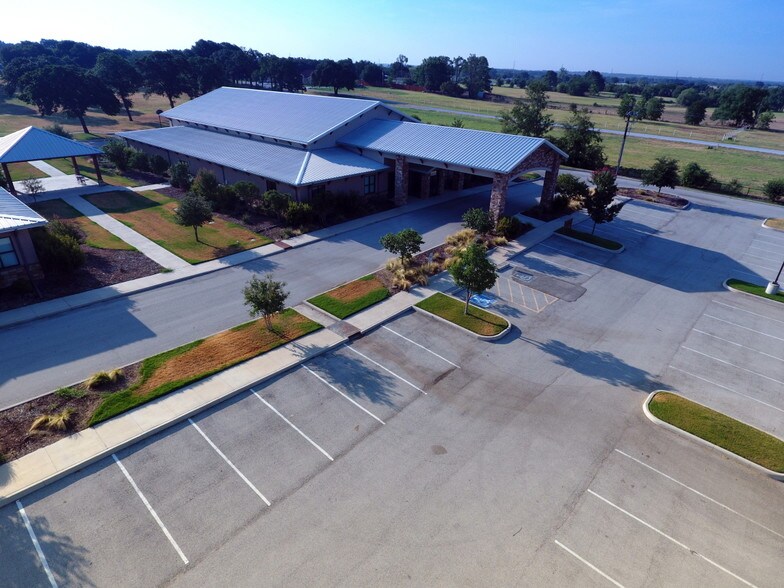 More Photos Of 601 Old Base Rd, Aurora Religious Facility For Sale