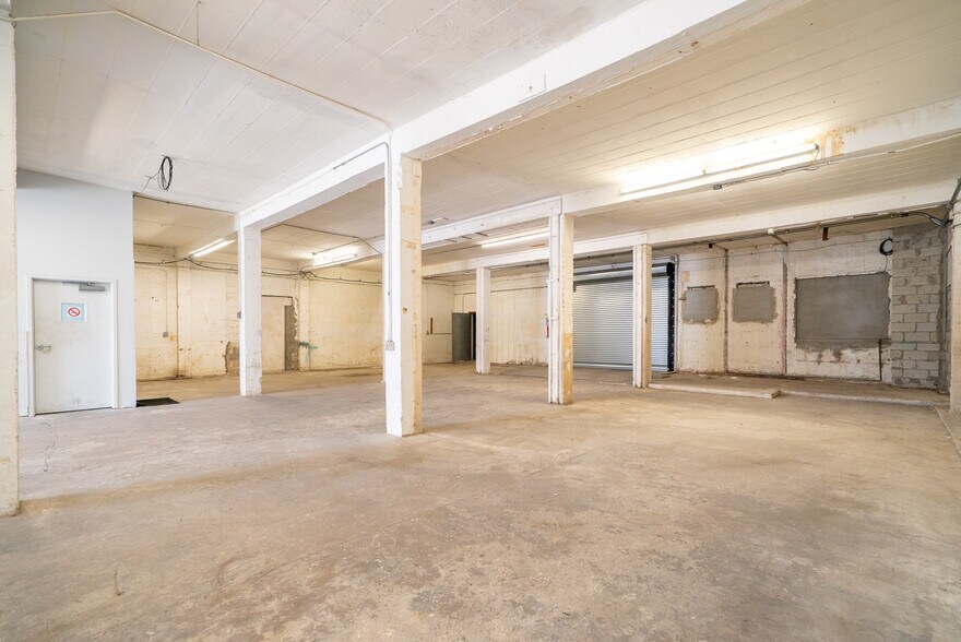 More Photos Of 12260 NE 13th Ct, North Miami Warehouse For Lease