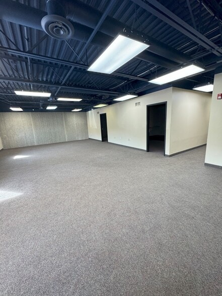 More Photos Of 5600 Pioneer Creek Dr, Maple Plain Distribution For Lease