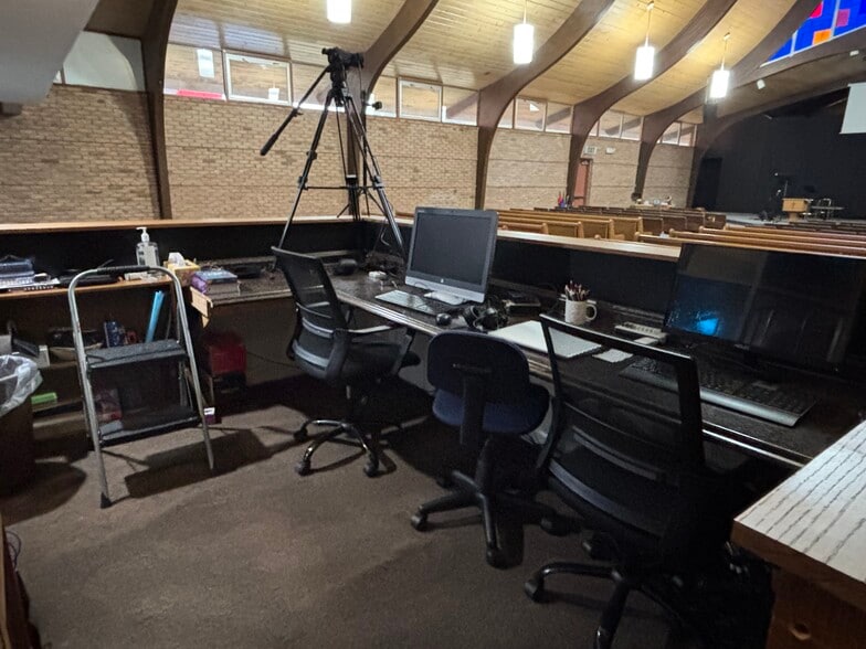 More Photos Of 961 E Maple St, Holly Religious Facility For Sale