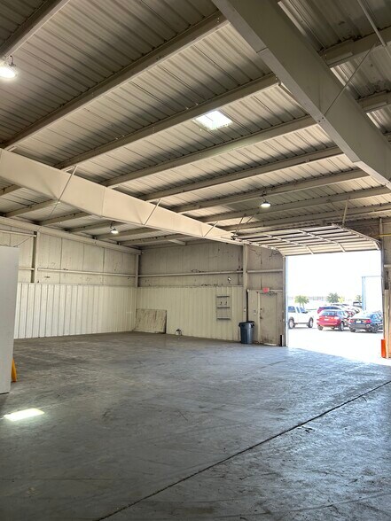 More Photos Of 9300 Southwest Dr, Fort Worth Warehouse For Lease