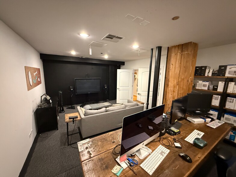 More Photos Of 106 N Aberdeen St, Chicago Office Residential For Sale