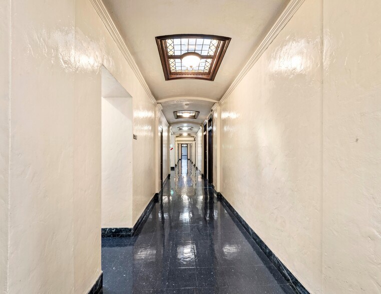 More Photos Of 6646 Hollywood Blvd, Hollywood Storefront Retail Office For Sale