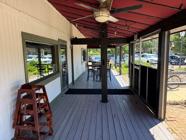 More Photos Of 210 Cedar St, St Charles Restaurant For Lease