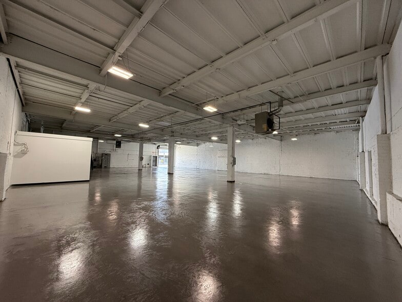 More Photos Of 2566 Borough Pl, Woodside General Retail For Lease