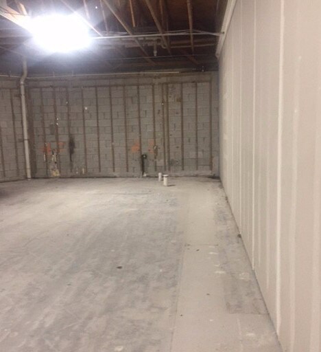 Primary Photo Of 7520 NW 186th St, Hialeah Service Station For Lease