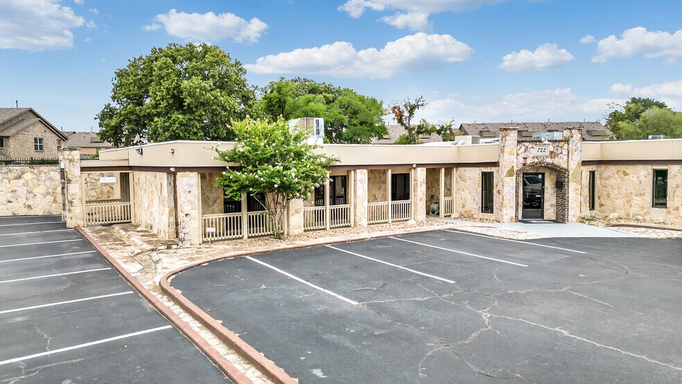 More Photos Of 720-722 W Euless Blvd, Euless Loft Creative Space For Sale