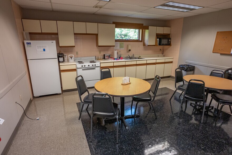 More Photos Of 320 Bilmar Dr, Pittsburgh Office For Sale