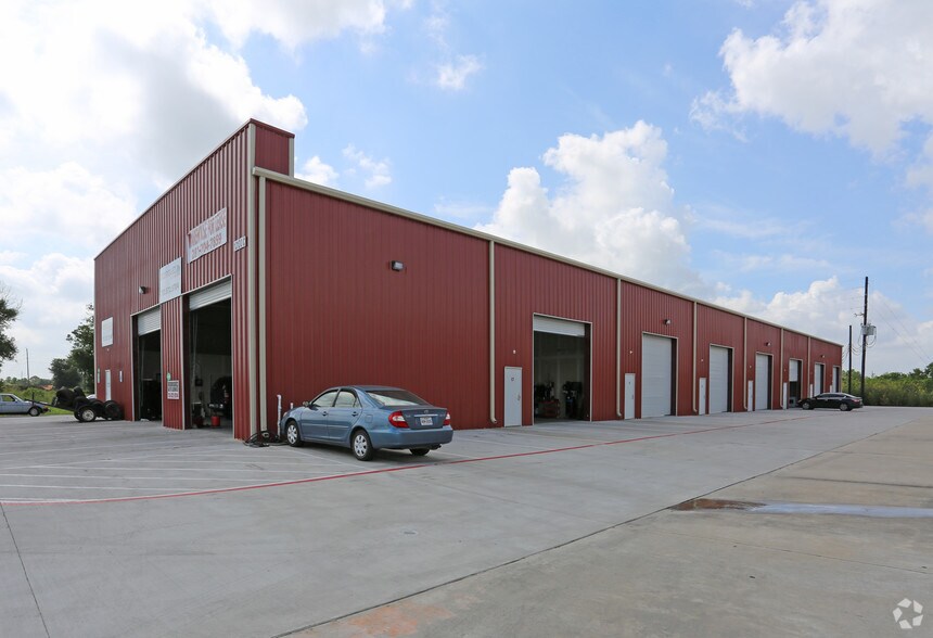 Primary Photo Of 12130 Antoine Dr, Houston Warehouse For Lease