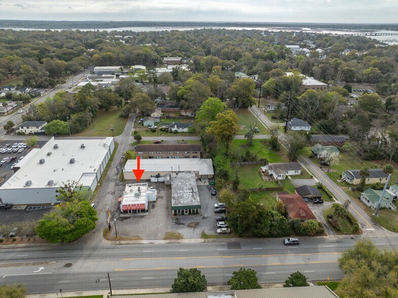 More Photos Of 111 Ribaut Rd, Beaufort General Retail For Sale