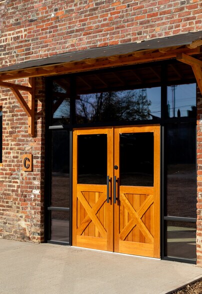 More Photos Of 416 3rd St, Petersburg Loft Creative Space For Lease