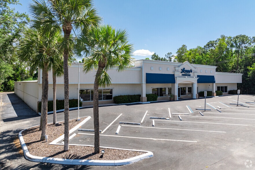 Primary Photo Of 10001 Tamiami Trl E, Naples Freestanding For Lease
