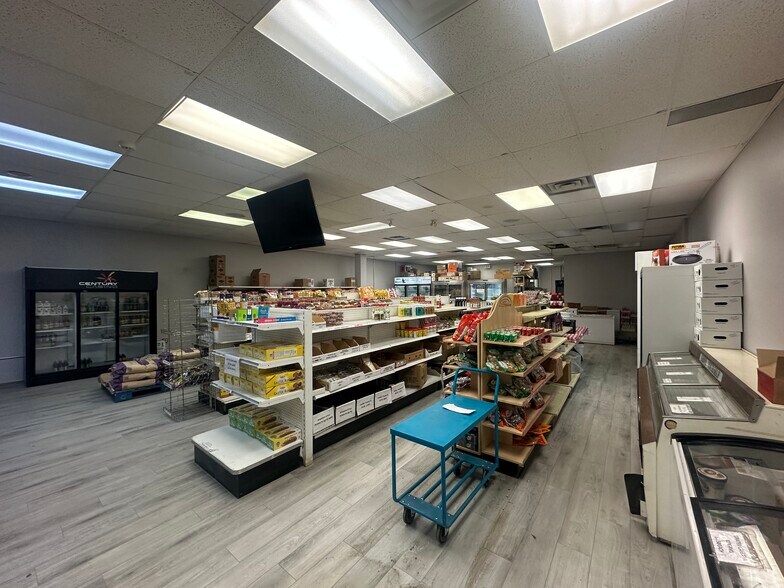 More Photos Of 3303 118 Ave Nw, Edmonton Storefront For Lease