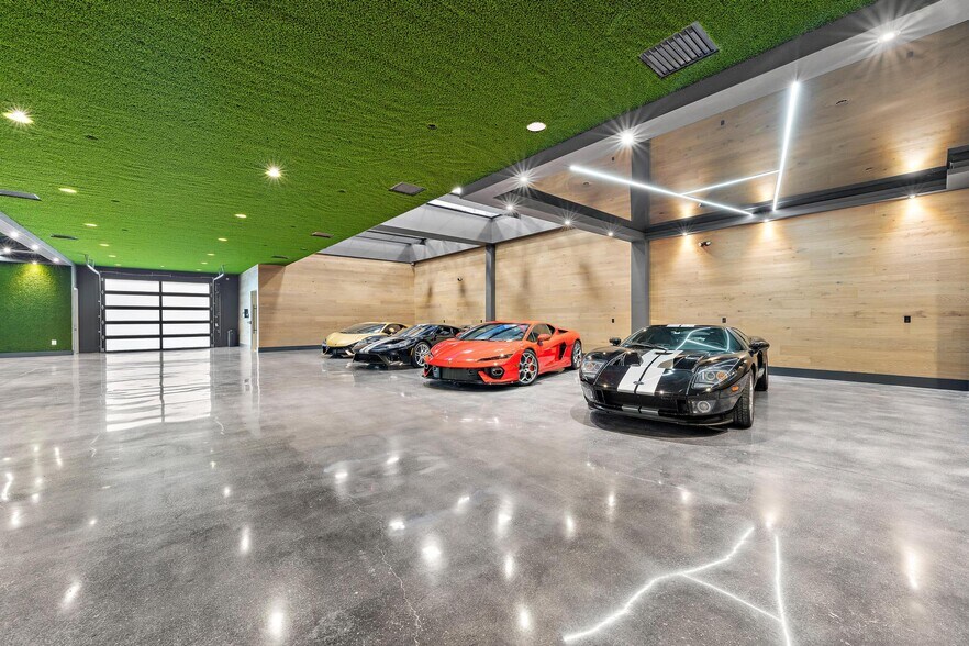 More Photos Of 11700 SE Shell Ave, Hobe Sound Loft Creative Space For Sale