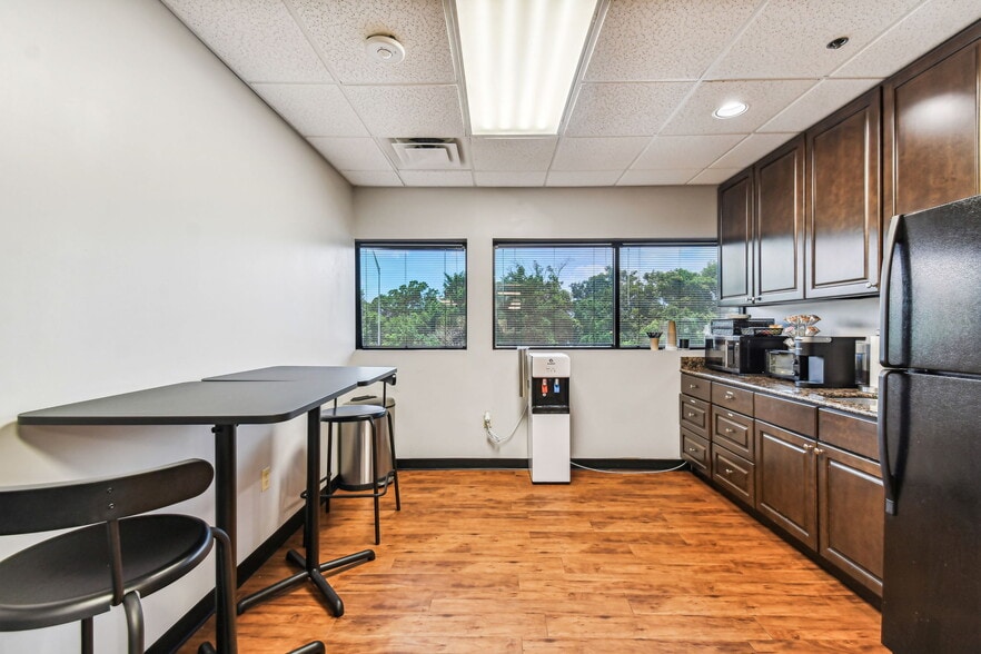 More Photos Of 2701 W Busch Blvd, Tampa Office For Sale