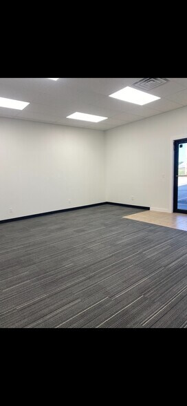 More Photos Of 5602 S Hwy 97, Sand Springs Office For Lease