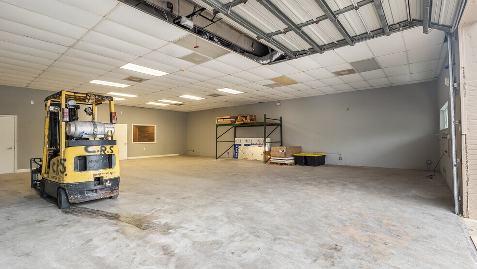 More Photos Of 1501 NW 1st Ct, Boca Raton Light Distribution For Lease