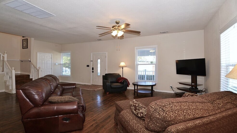 More Photos Of 227 Elm St, McKinney Freestanding For Sale