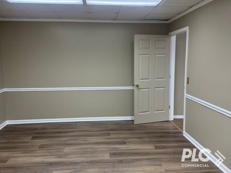 More Photos Of 88 Public Sq, Darlington Office For Lease