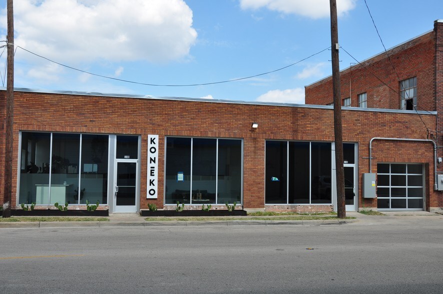 More Photos Of 3901 Main St, Dallas Showroom For Lease