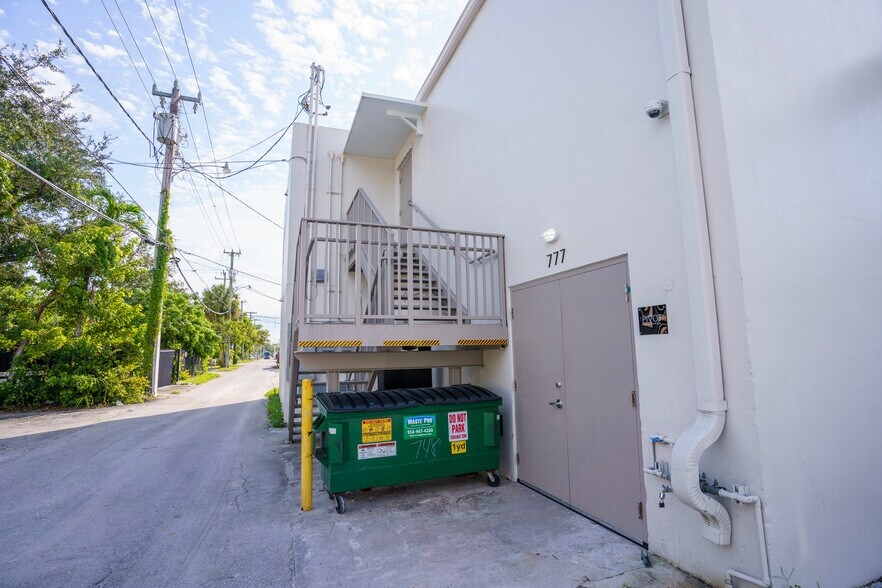 More Photos Of 777 NE 125th St, North Miami Storefront For Lease