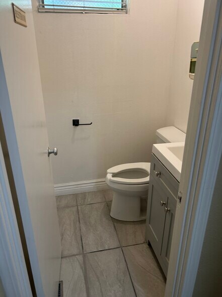 More Photos Of 1421 Montgomery Dr, Santa Rosa Office For Lease