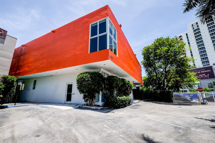 More Photos Of 3620 NE Miami Pl, Miami General Retail For Sale