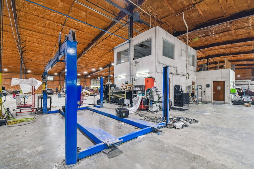 More Photos Of 4811 W Sligh Ave, Tampa Warehouse For Lease