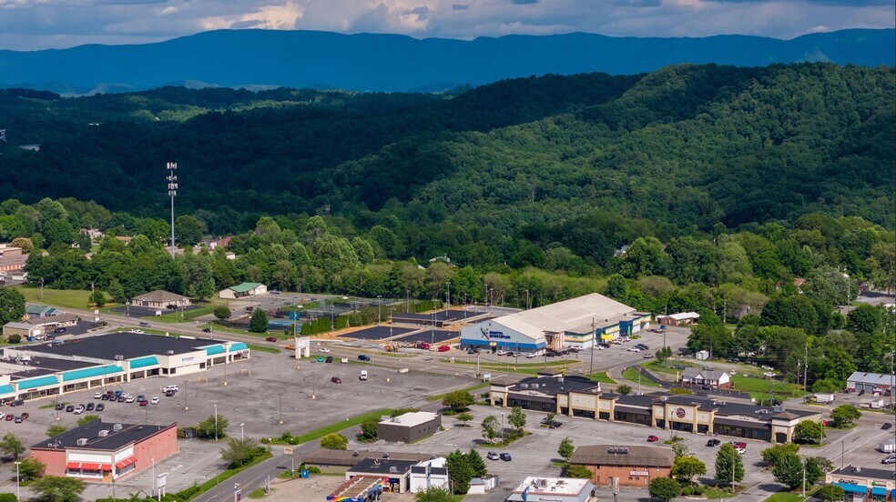 More Photos Of 1389 Volunteer Pky, Bristol Freestanding For Lease