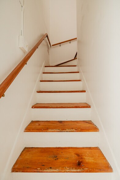 More Photos Of 323 Warren St, Hudson Storefront Retail Residential For Sale