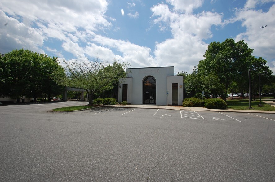 More Photos Of 4121 South Stream Blvd, Charlotte Freestanding For Lease