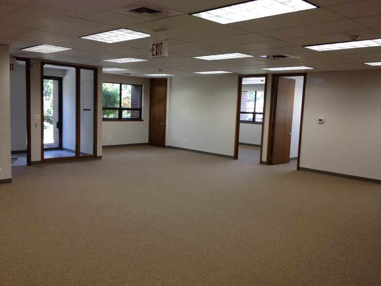 More Photos Of 100 Hillcrest Blvd, Schaumburg Office For Lease
