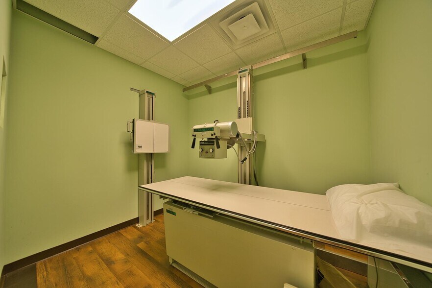 More Photos Of 3620 Biddle Ave, Wyandotte Medical For Sale