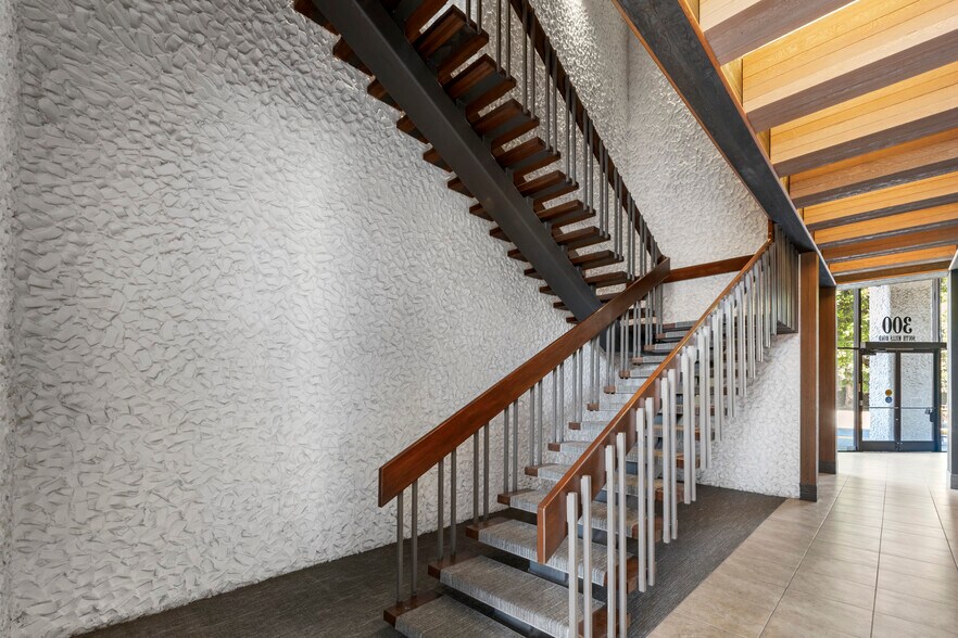 More Photos Of 300 S Mills Rd, Ventura Bank For Lease