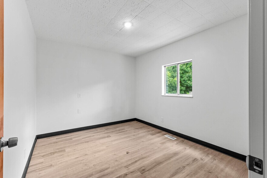 More Photos Of 2532 Spring Arbor Rd, Jackson Medical For Sale
