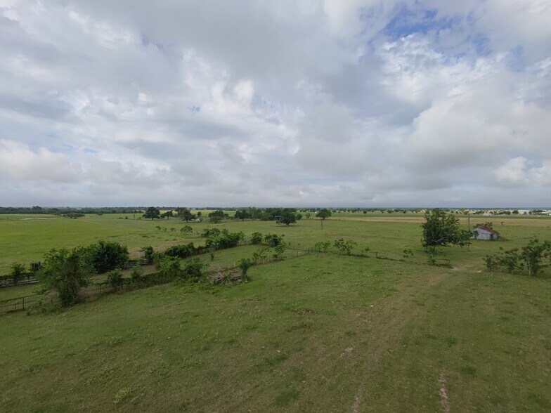 More Photos Of 415 Veterans Memorial Dr, Navasota Land For Sale