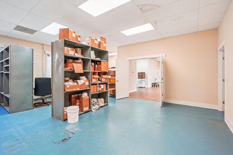 More Photos Of 113 Aileen Rd, Flint Hill Warehouse For Sale