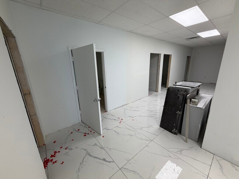 More Photos Of 777-799 E Oakland Park Blvd, Oakland Park Unknown For Lease