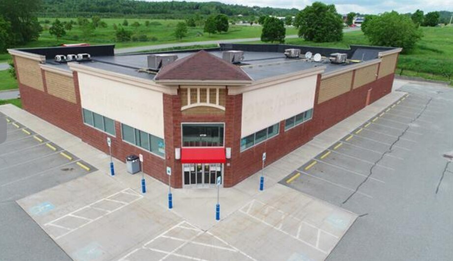 More Photos Of 4730 Us Route 5, Newport Drugstore For Lease