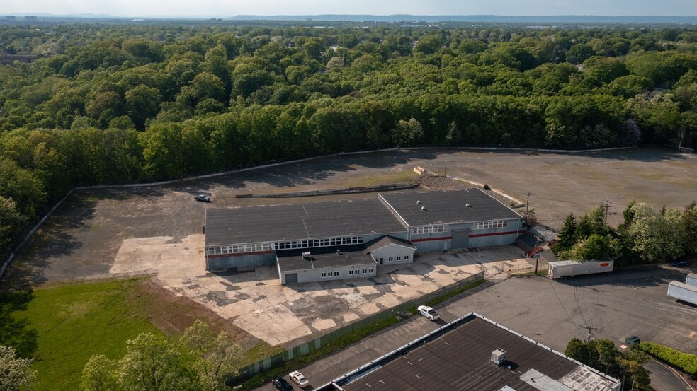 More Photos Of 75 Glendale Ave, Edison Manufacturing For Sale