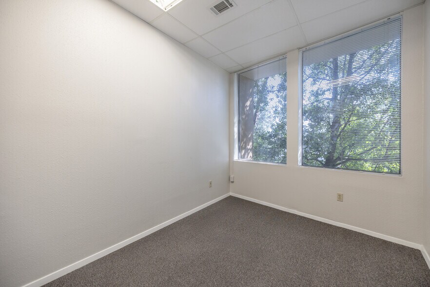More Photos Of 3925 N I-10 Service Rd, Metairie Office For Lease