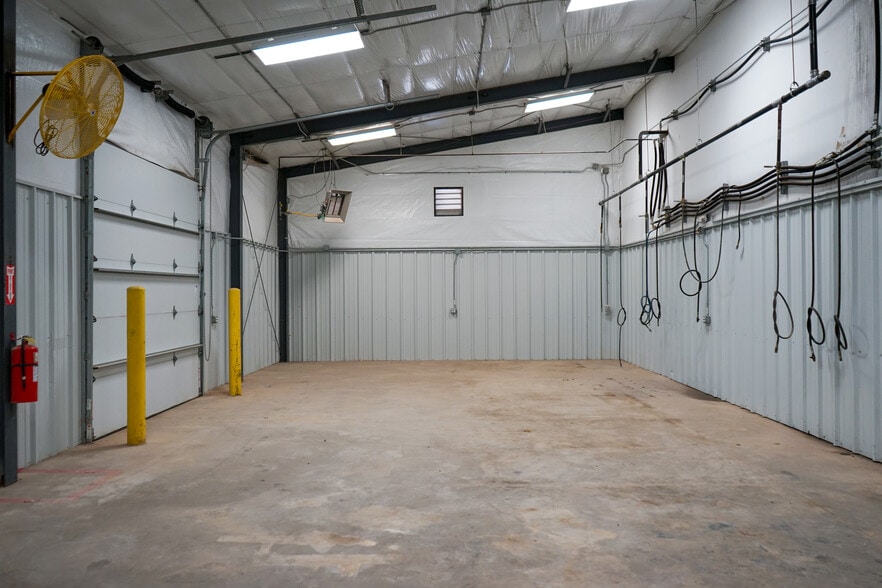 More Photos Of 9163 W Murphy St, Odessa Industrial For Lease