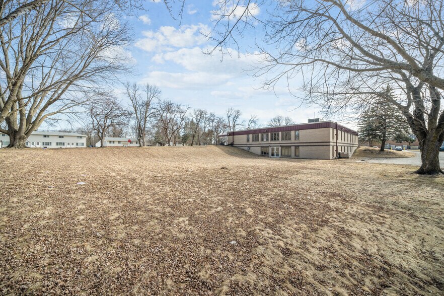 More Photos Of 309 Jefferson Ave SW, Watertown Office For Lease