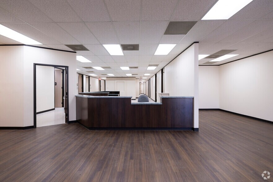 More Photos Of 7440 Cypress Creek Pky, Houston Storefront Retail Office For Sale