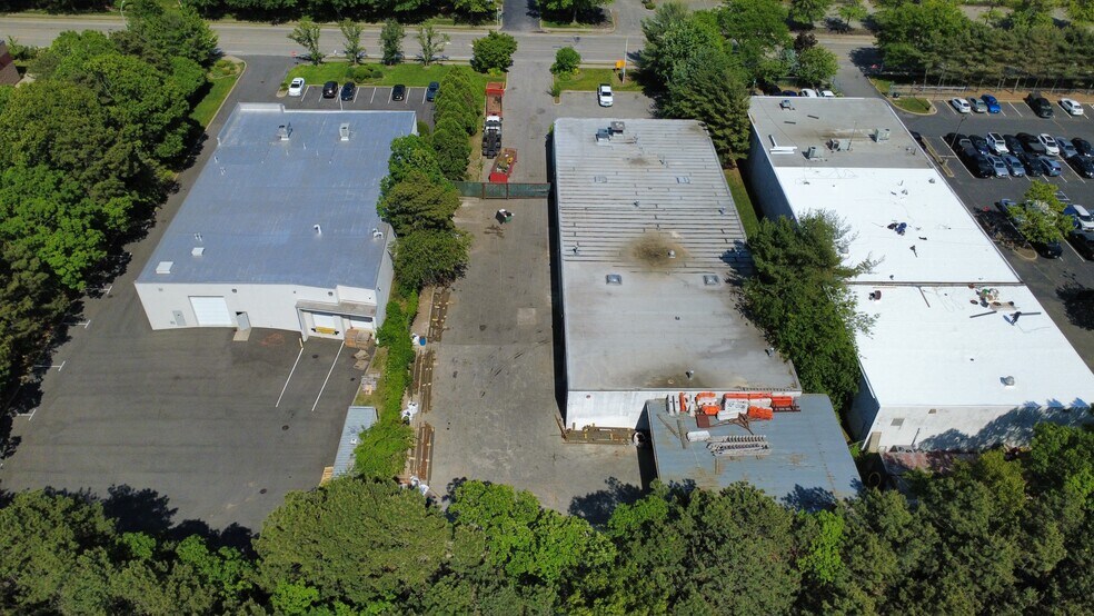 More Photos Of 28 Old Dock Rd, Yaphank Warehouse For Sale