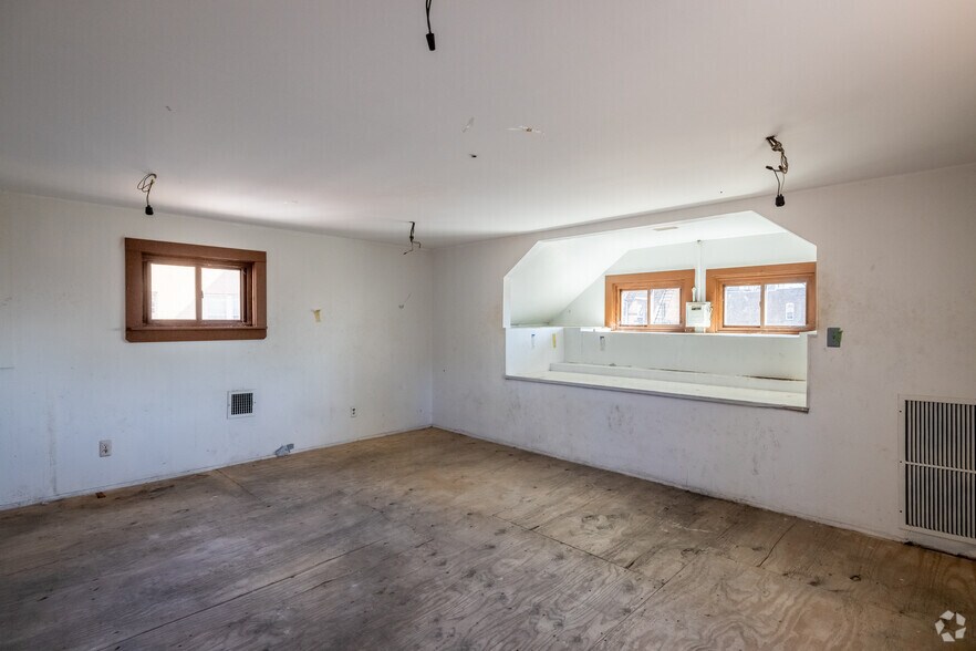 More Photos Of 510 Summit Ave, Jersey City Restaurant For Sale