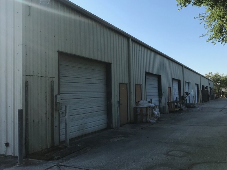 More Photos Of 5670-5720 Jason Lee Plz, Sarasota Manufacturing For Lease