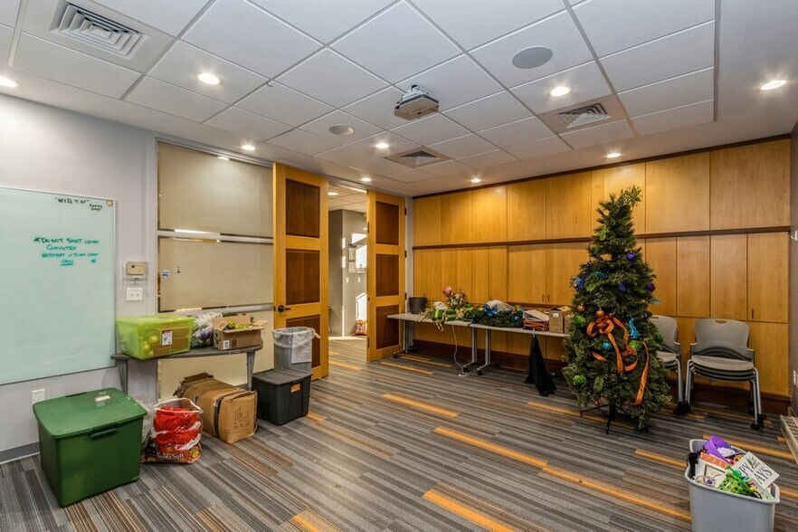 More Photos Of 2834 Northgate Dr, Iowa City Office For Lease