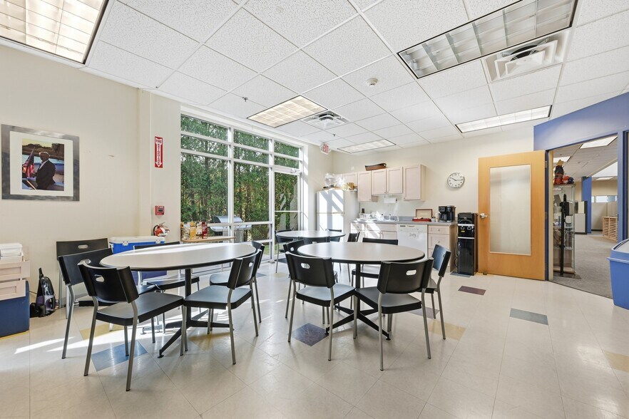 More Photos Of 38 Plains Rd, Essex Light Manufacturing For Lease